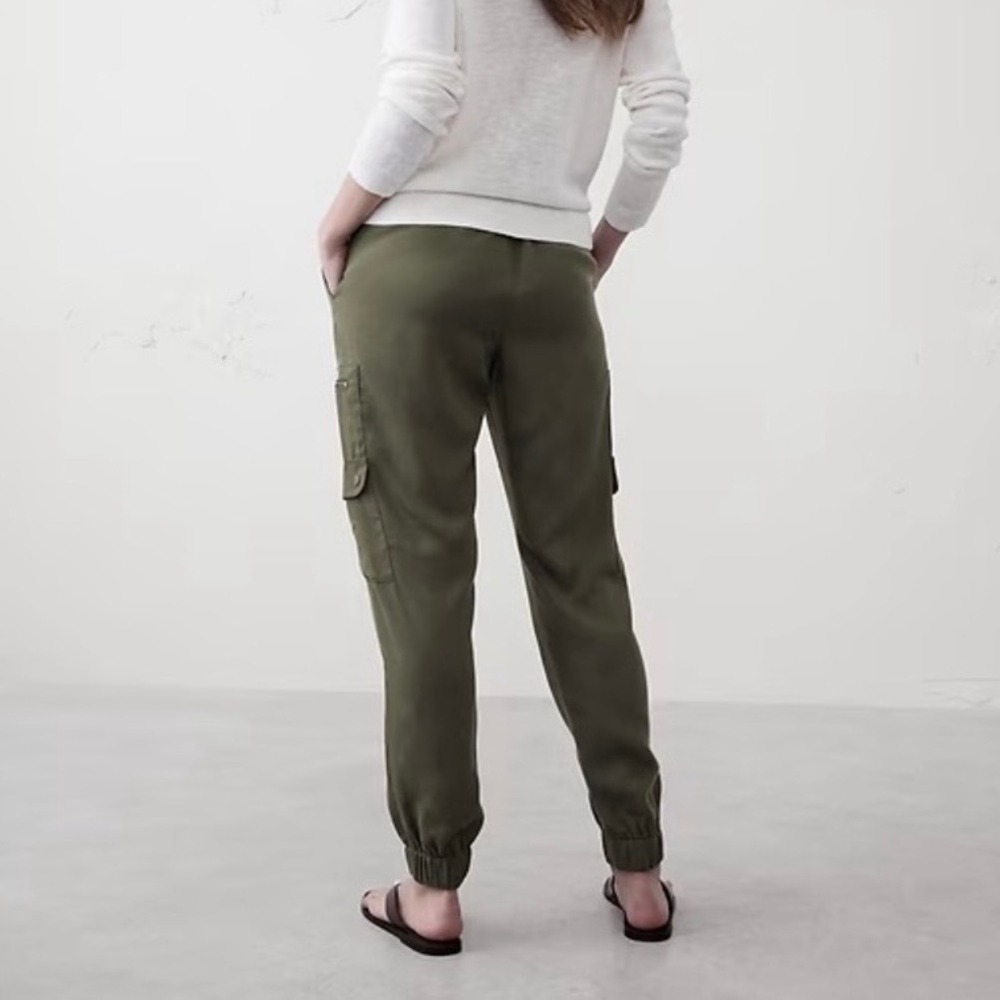 Banana Republic Steel Green Soft Tencel Cargo Joggers Size Medium‎ - Picture 7 of 10